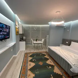 cozy-city-center-apartment.hotels-in-tirana.com/